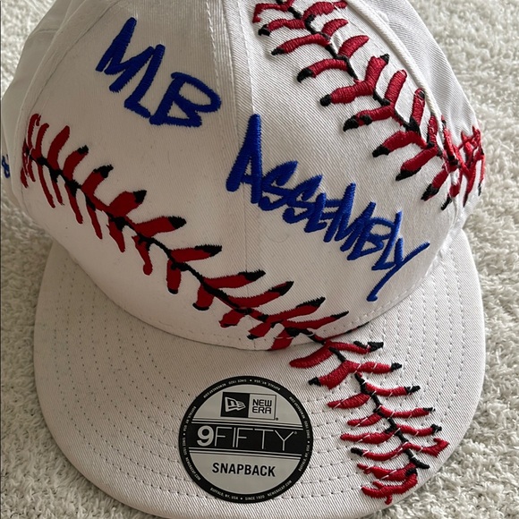 New Era White MLB Snapback Hat with Red Stitching - Picture 1 of 9